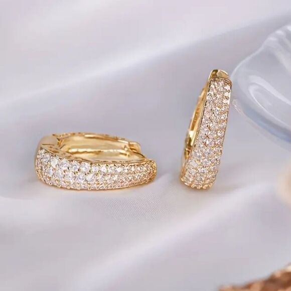 1 Pair Glittering Gold or Silver Plated Hoop Earrings with Micro Zircons - Picture 6 of 13
